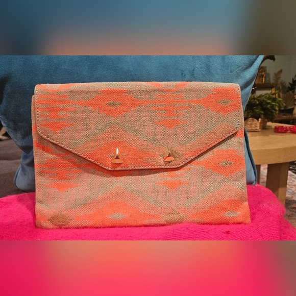 STELLA & DOT City Slim Clutch Aztec Coral. NWOT - Picture 7 of 12